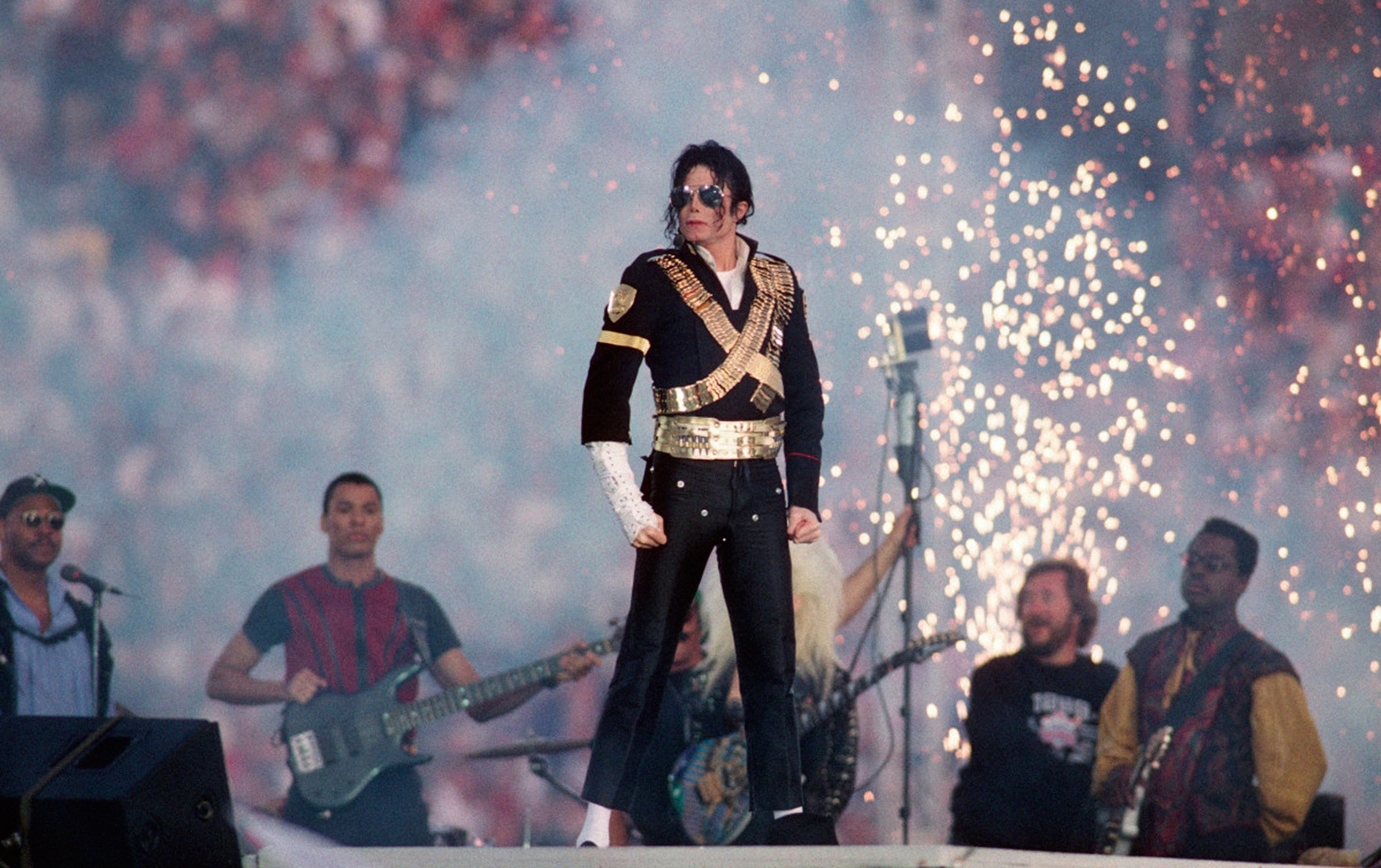 1-michael-jackson-performs-during-halftime-of-a-52-17-dallas-cowboys-win-over-the-buffalo-bills-in-super-bowl-xxvii-on-january-31-1993-at-the-rose-bowl-in-pasadena-california-photo-by-steve-granitzwirei.jpg__1572507862__93085.jpg