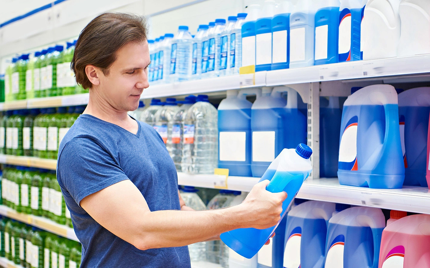 Цвет антифриза не является признаком, по которому можно определить химический состав ОЖ. Выбор красителя тем или иным производителем — чисто маркетинговый ход