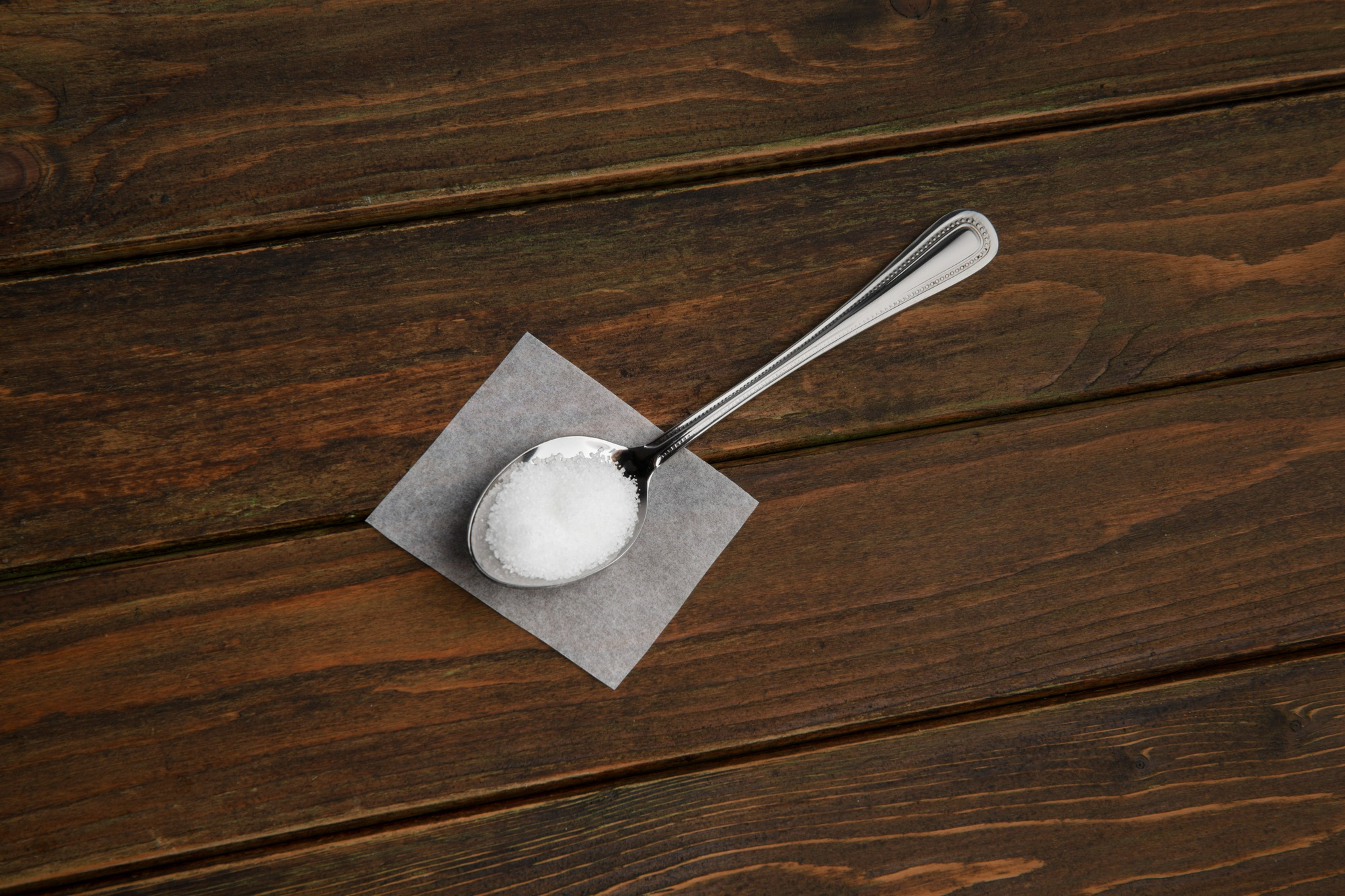 зачем добавлять сахар в вазу с цветами