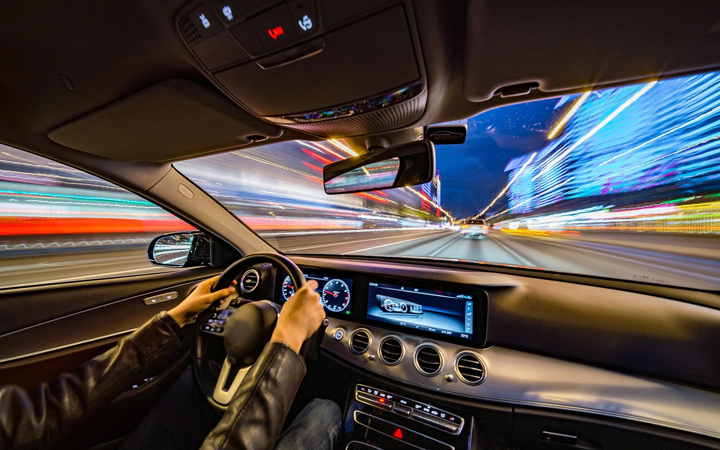 На фоне обострения водитель может пропускать дорожные знаки и чаще принимать рискованные решения