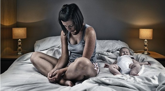 «Не просто устала»: распознать и преодолеть послеродовую депрессию