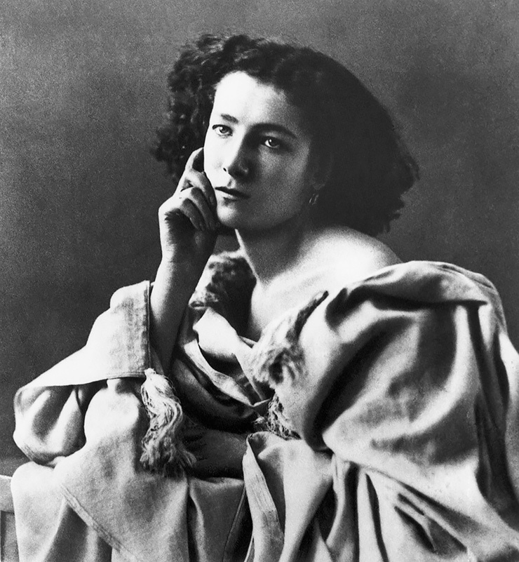 Незаконнорожденная дочь с детства видела бедность и разруху.