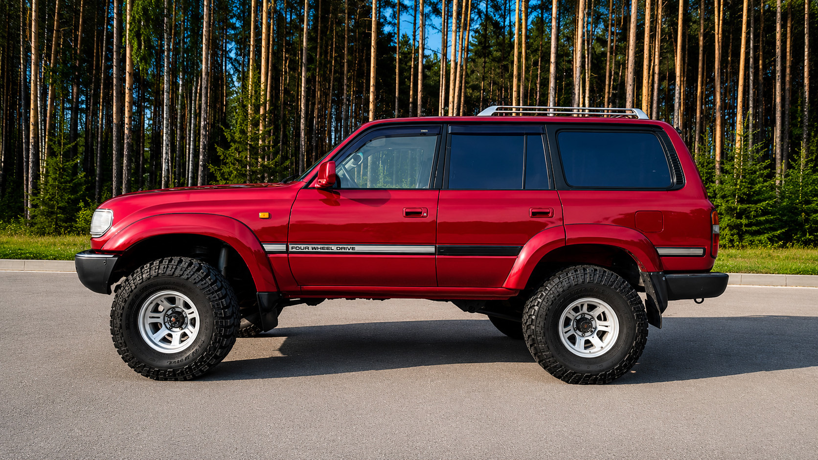 Прошлый владелец Land Cruiser 80 эксплуатировал внедорожник «по прямому назначению» — ездил по лесам, полям, погружал в воду. В итоге новый собственник столкнулся с большими проблемами по кузову и агрегатам