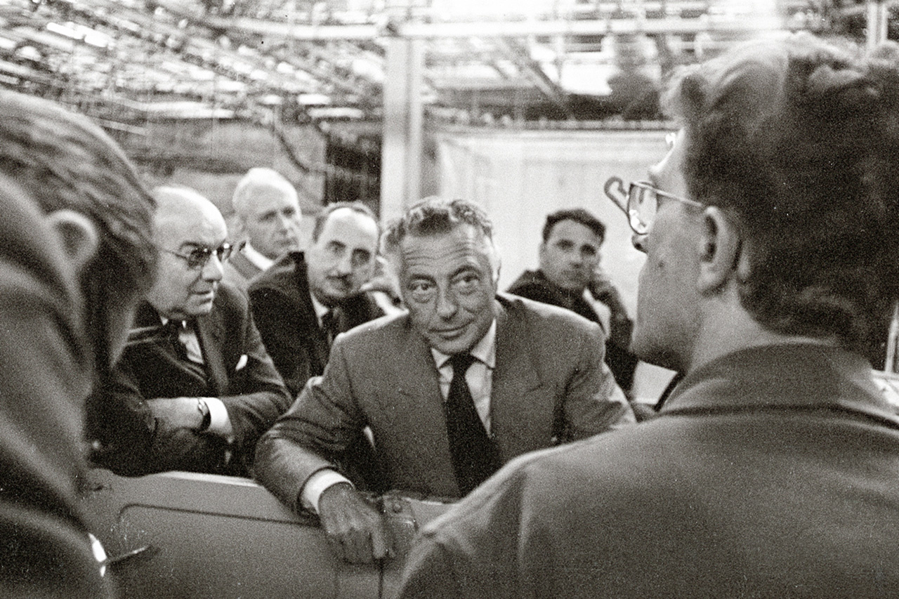 Фактический владелец концерна FIAT адвокат Джованни Аньелли (в центре) во время посещения Волжского автозавода. По правую руку от него куратор проекта Винченцо Буффа, директор ВАЗа Виктор Поляков и генеральный директор концерна FIAT Гауденцио Боно, 17–18 июня 1970 года 