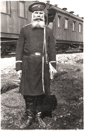 Кондуктор поезда, историческое фото