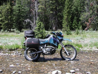 Kawasaki KLR650 относится к мотоциклам двойного назначения.