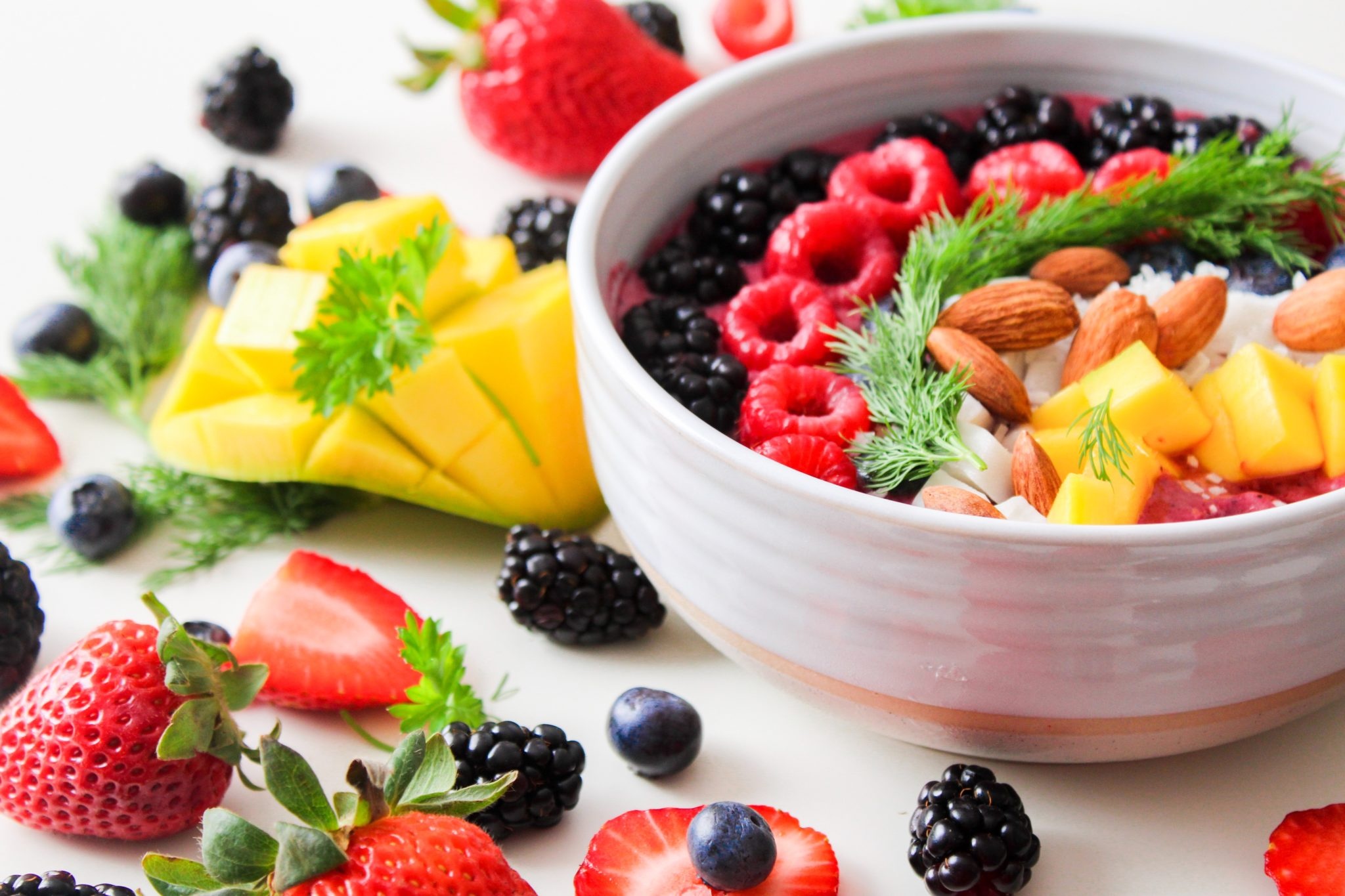 berries-bowl-colorful-1105166.jpg