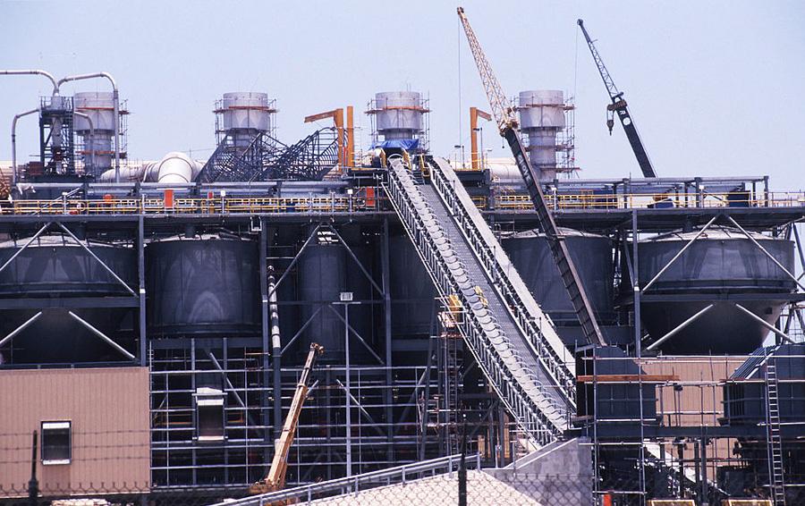 Фото Scott Peterson / Liaison Нефтяной завод в близи Персидского залива (Джубайле, Саудовская Аравия)