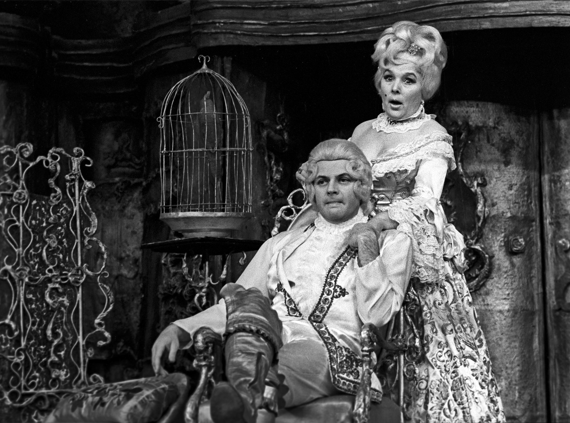 Александр Ширвиндт и Вера Васильева в спектакля «Безумный день или женитьба Фигаро»