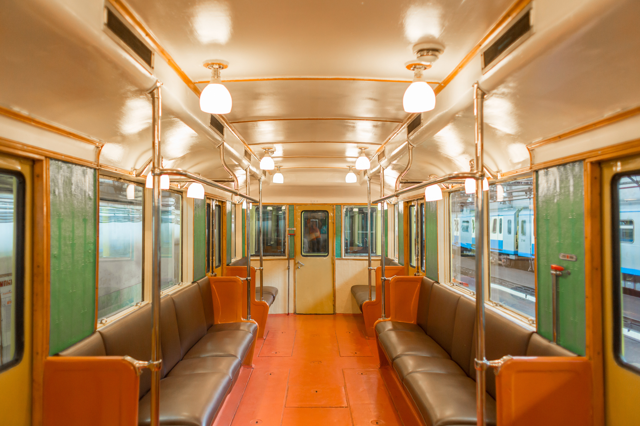 Поезда  типа «А»: салон