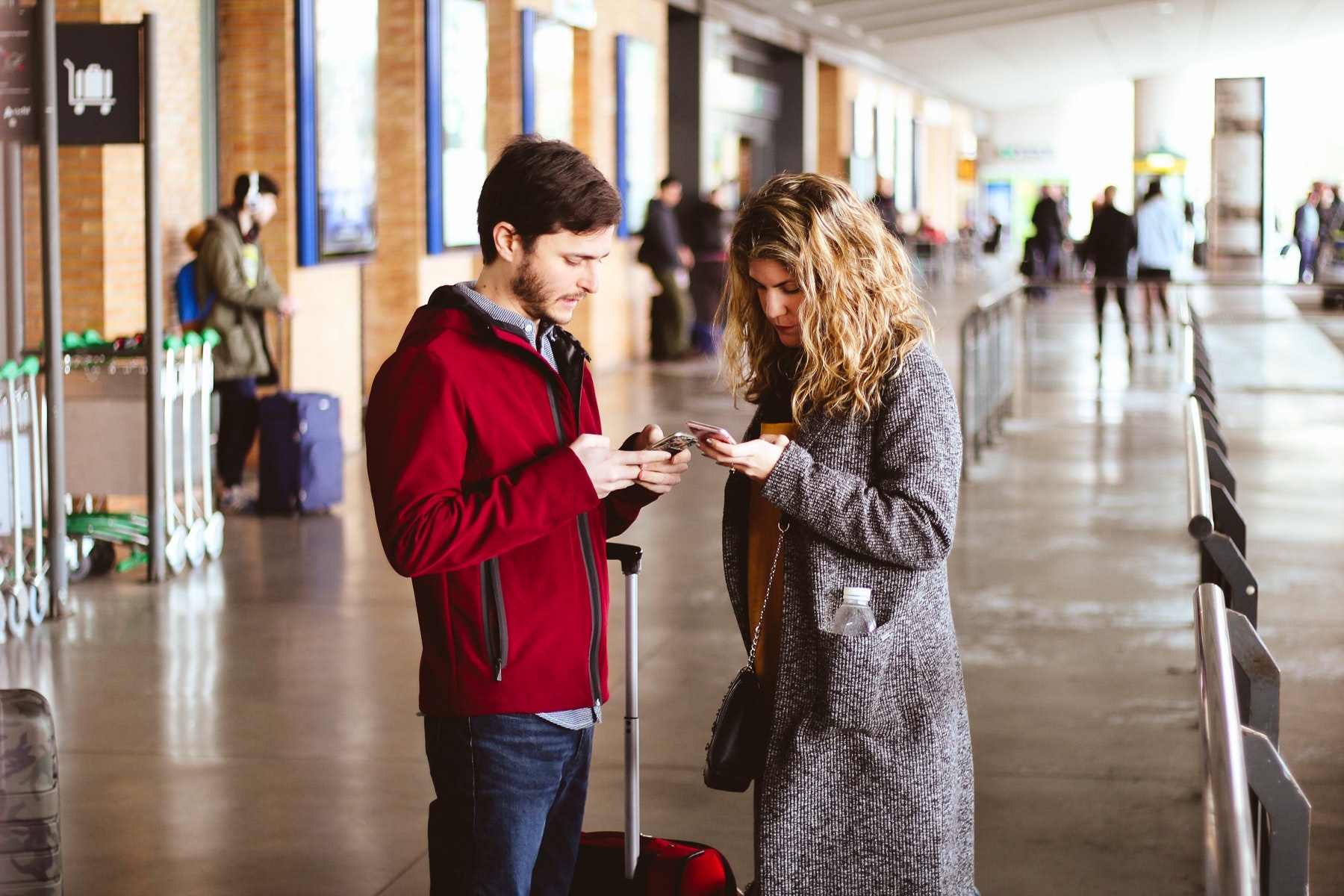 adult-airport-apparel-993607-1.jpg
