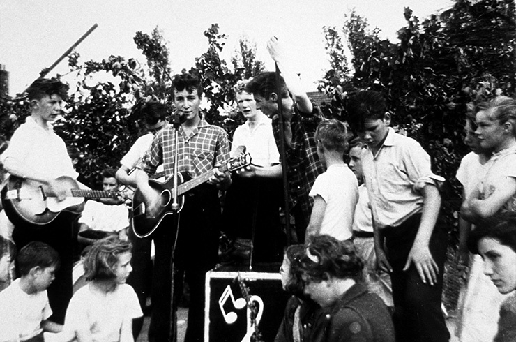 Джон Ленон и его группа The Quarrymen