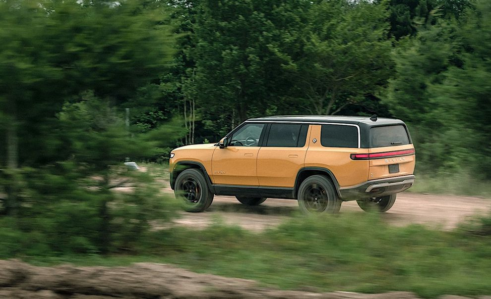 img_1676371832_8796_218_driven_2022_rivian_r1s_new_kid_on_the_block_2.jpg