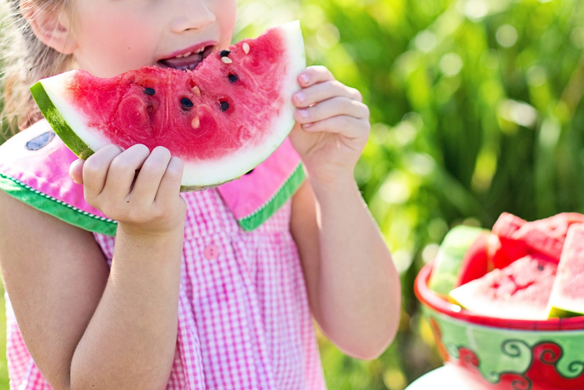 child-eating-food-35545.jpg