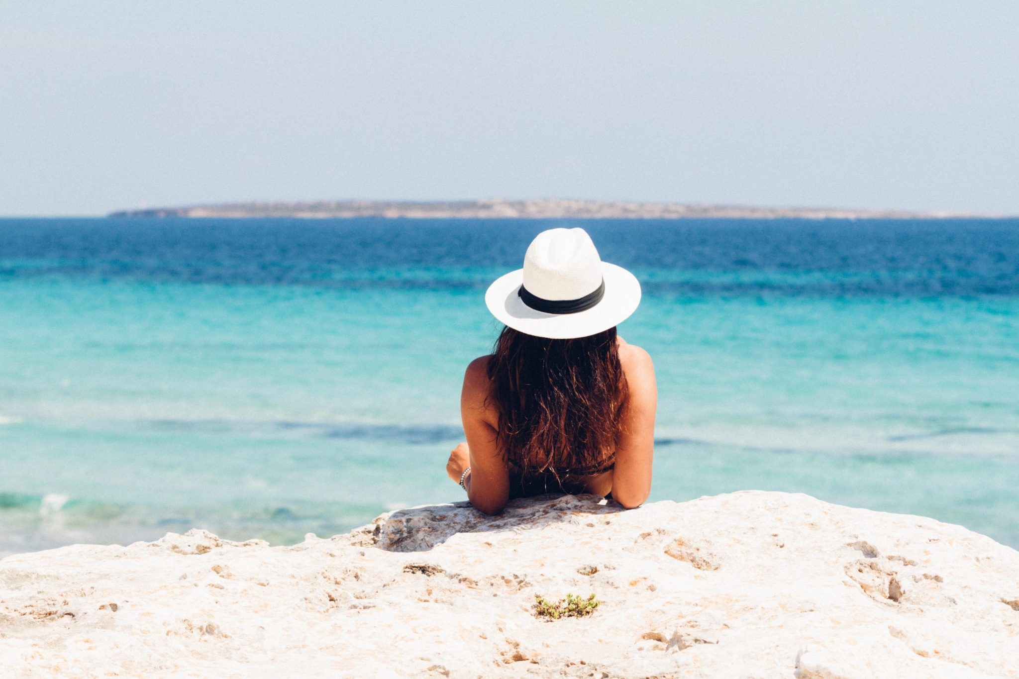 beach-blue-bronzing-871060.jpg