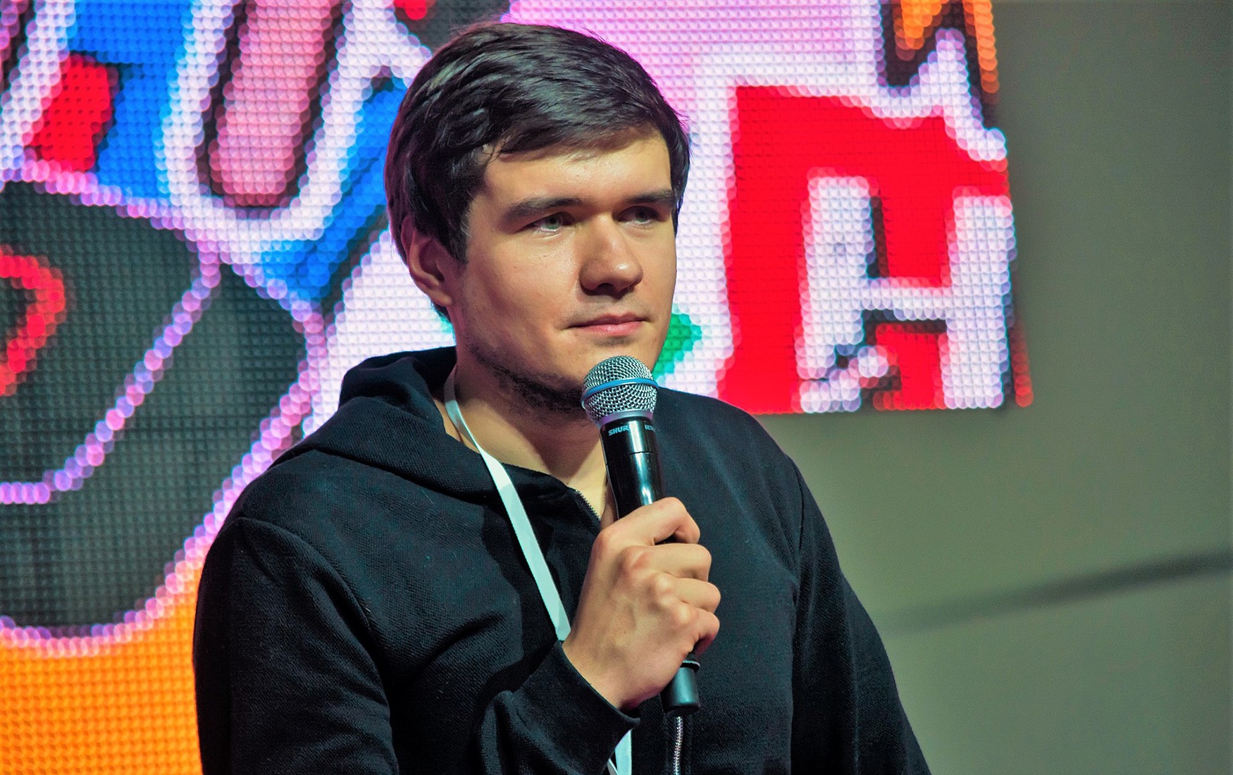 1920px-evgeniy_bazhenov_na_vidfest_2016_v_moskve_2.jpg__1559825819__31512.jpg