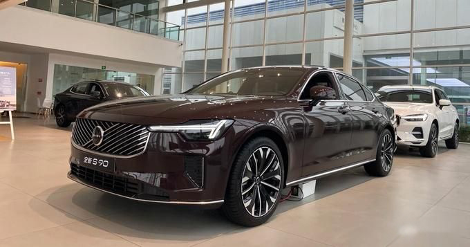 Volvo S90