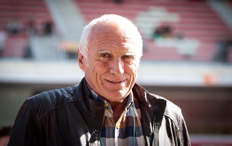 Фото James Moy / FA Bobo / PA Images Хозяин «Ред Булл» миллиардер Дитрих Матешиц сначала прилично вкладывал в «Формулу-1», но постепенно научился на ней зарабатывать